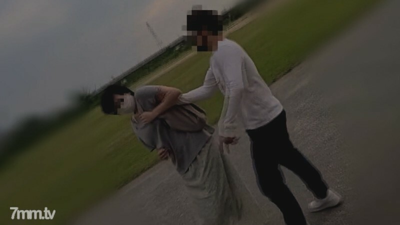 FC2-PPV-2930906 [个人] 下午的小区老婆揉出意外的chichi。天还亮的时候，我在立交桥下强暴了我的喉咙，并在隔壁房间和一个孩子用另一根棍子射了阴道精液。我只是把它光著身子扔在阳台上。 FC2-PPV-2930906