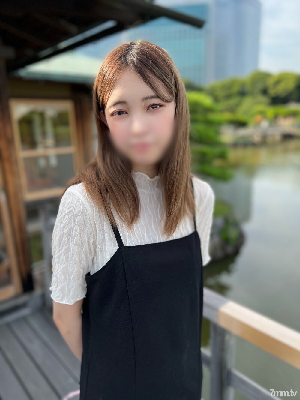 FC2-PPV-3067396 【初拍】【全貌】19岁，干净利落，依然年轻的女大学生的成人日。