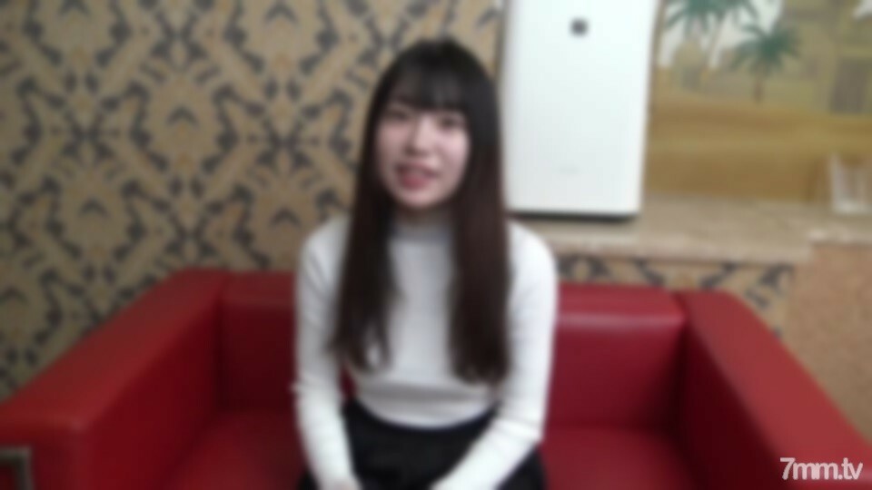 FC2-PPV-3070552 只是年轻是一种奢侈。明亮可爱的 18 岁的第一次射击饼 ！ ！