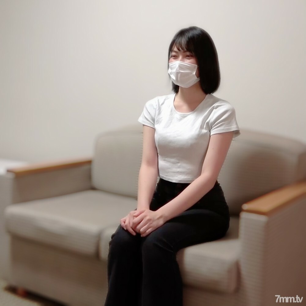 FC2-PPV-3086295 农村女孩其实更色！ ！仿佛到了肚脐眼的纤细小身躯！可爱的◯ sai，多次向上推并用力射击。请不要问年份◯