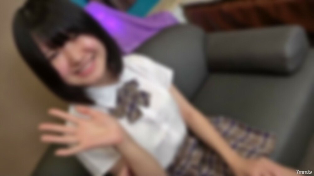 FC2-PPV-3088771 笑容满面的偶像级少年。一具白皙纤细稚嫩的身躯沉浸在快感中，突然哭了起来。 “我怀孕了……”那张忐忑不安的脸，最后也是大量的阴道射精。有生以来第一次有口交福利。
