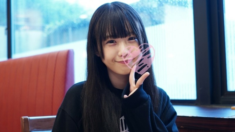 FC2-PPV-3110813 [未经审查] 外观！感觉和看起来还很年轻的合法女孩约会♡汽车口交的两枪