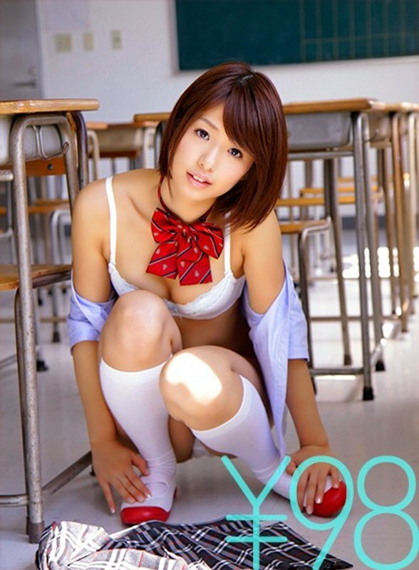 DV-1458 [优点] 砧板秀上的性爱，在学园祭上脱光。在同学面前的女牛仔鞍。它是从底部戳出的鱿鱼，并在背面结合在一起。她自己摇晃著臀部，一直被戳到后面。从传教士位置侧回来，再次在这里鱿鱼和再次在传教士位置激烈撒尿，面部射精射在她身上，她得到了极致的川上七海 - 川上奈奈美