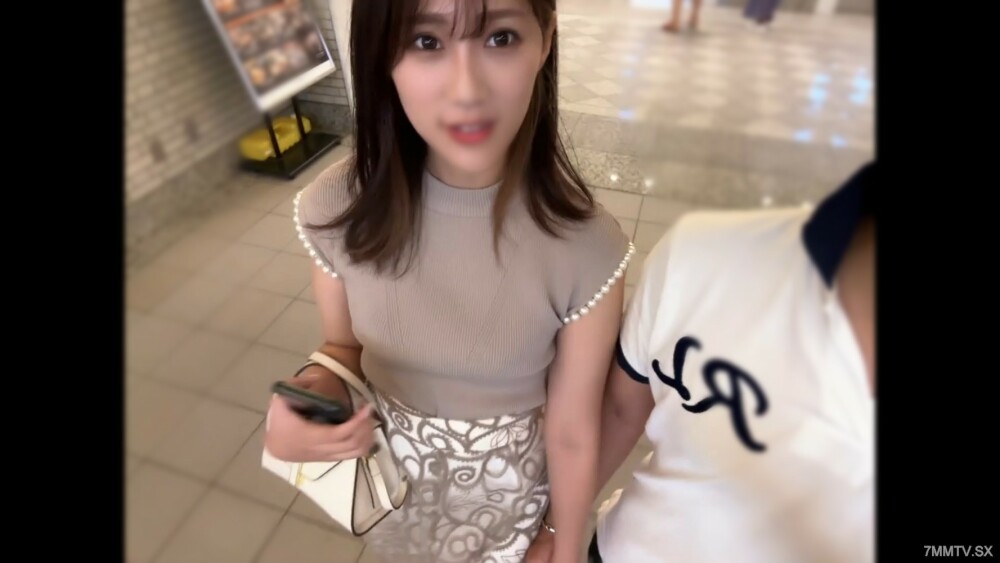 FC2-PPV-3991760 一个温暖又温柔的小女人。 *开会时，我用了振动器，阴部的汁液滴在我的面前，我射精了！然而，我是一个年老体衰的女人，却因射精在体内而受到惩罚！