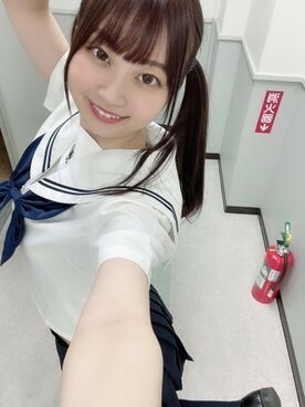 FC2-PPV-1902033 穿著整洁干净的水手服的年轻恶心的黑发女学生比我想像的更变态和色情并吸所有精液