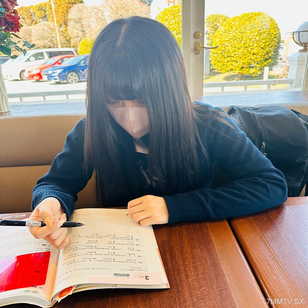 FC2-PPV-4368585 （好地方、坏地方、面子）学习和学习动作很重要。成人训练是学士学位后的骚动，人群中间有大量的声音。