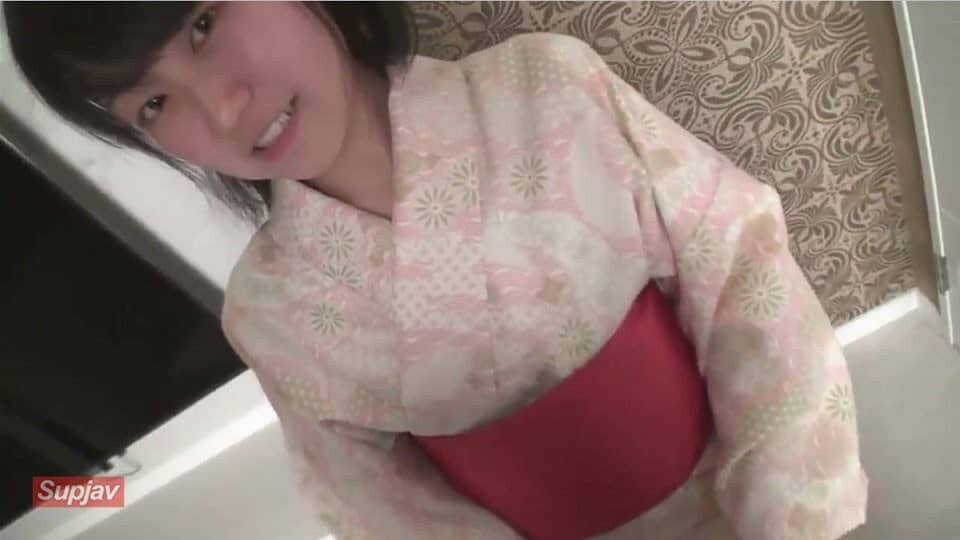 FC2-PPV-1185299 穿著浴衣的有教养的女孩热爱性，并喝掉所有微笑著射出的精液。