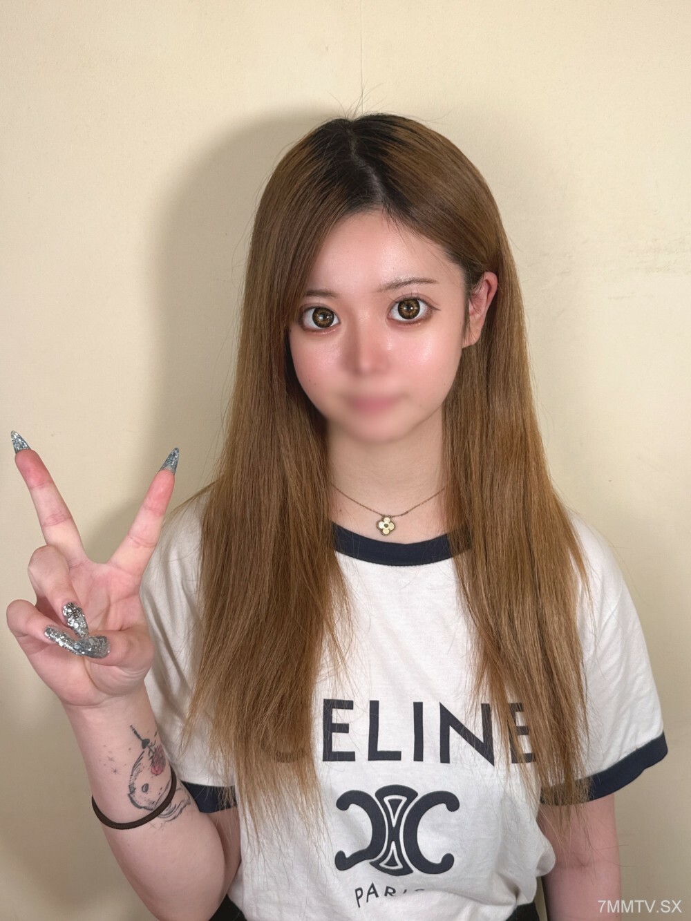 FC2-PPV-4430494 终于，真美的脸上的洞被打开了。