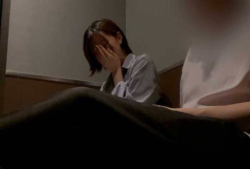 FC2-PPV-4597518 [嘿啊啊！ 】 一名 18 岁的排球俱乐部球员生平第一次展示他的完整鸡巴，并给了他手交和口交哈哈