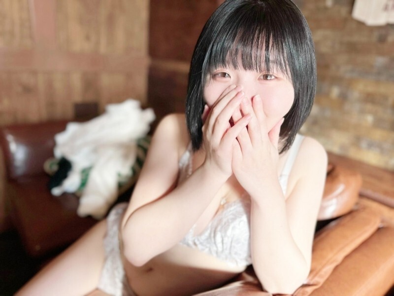 FC2-PPV-4637187 金泽老字号旅馆的少女♡拥有娃娃脸和自然发育的G罩杯巨乳！
