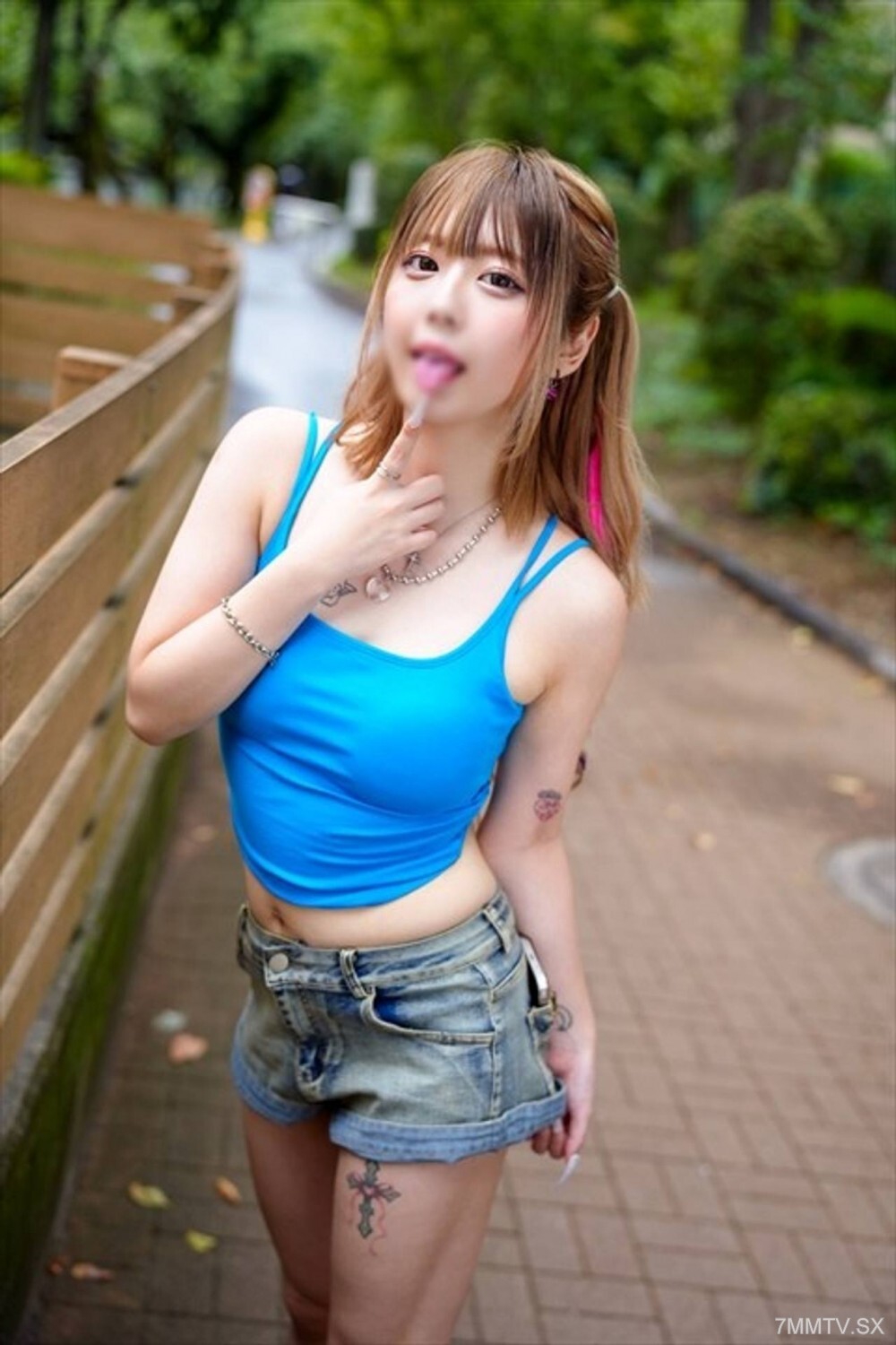 FC2-PPV-4658493 奇怪的 gal 肉店 新 chan 疯狂的其他女人 [真实 1000 人]