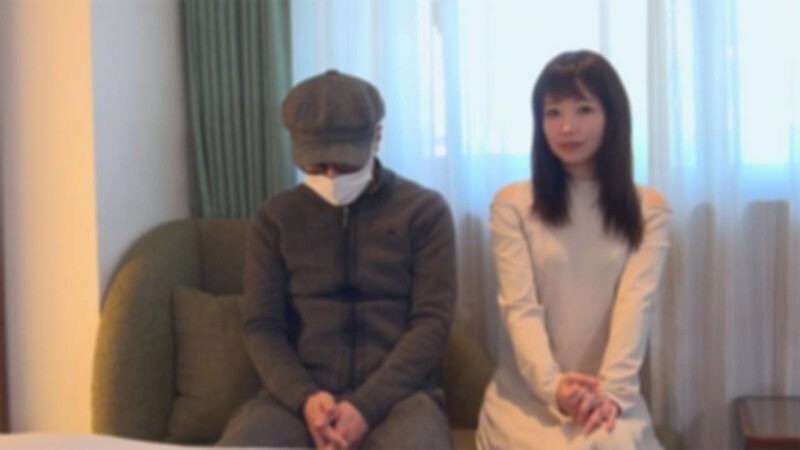 FC2-PPV-4664959 以情侣身分出现！他说他很想看看老婆被干的情景。妻子在丈夫面前反复射精，并恳求他「射进我的体内」。