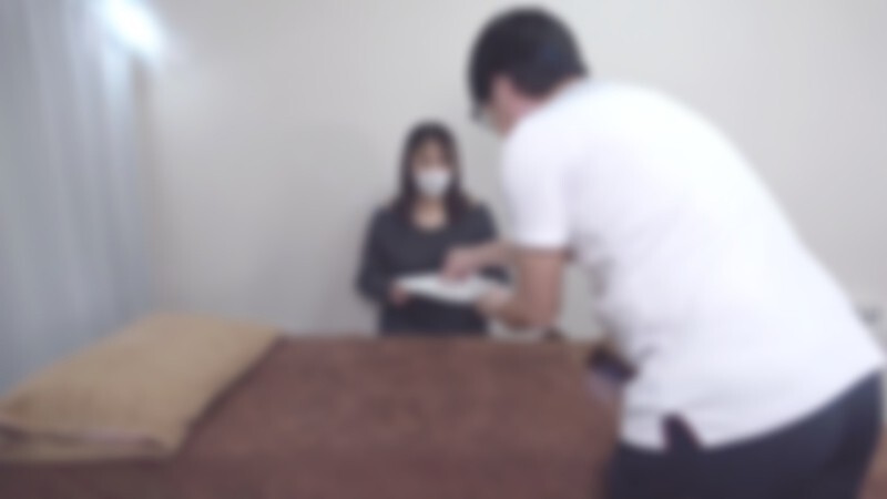 FC2-PPV-4692457 新品半价促销，截止 6 月 1 日！ 【无/性别】 一位40多岁、有两个伴侣的家庭主妇透过网路预约来到店里。一位成熟、丰满的妻子似乎因为照顾孩子而感到疲倦，所以我要帮她做指压和淋巴按摩。