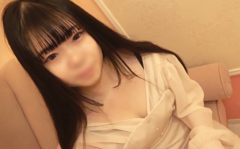 FC2-PPV-4712596 【黑发x娃娃脸】在中目黑的立饮吧遇到的150cm矮个美少女♡尽情享受她那120分拥抱后被中出的柔软身体！