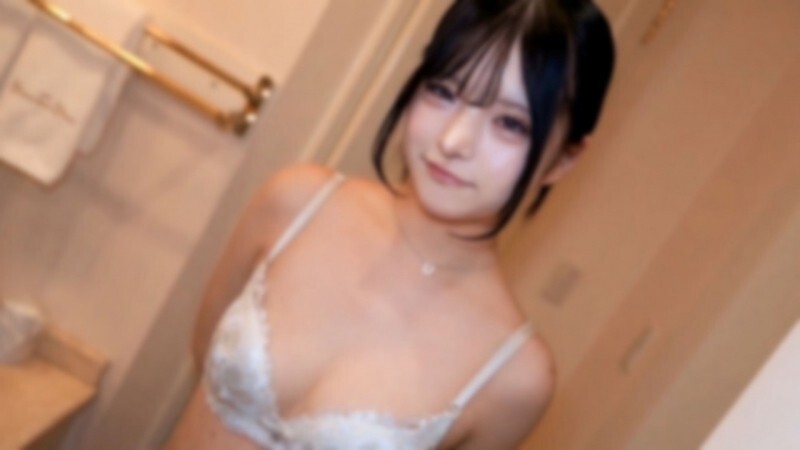 FC2-PPV-4730719 [无码] 黑发白人女孩太可爱了！她有点受虐狂，这更棒了。她是个顺从的女人，随和随性，主动做些调皮的事！吞咽、颜射、内射 *额外高清