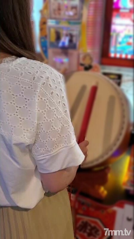 FC2-PPV-2035621 [流出] Re: 皮肤白皙美乳，敏感度不错的小三。我把它带到房间里忘记了橡胶，所以这是阴道射精！