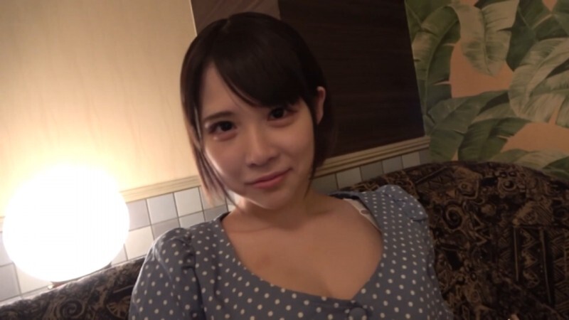 FC2-PPV-4736166 我在约会网站上发现一个可爱的女孩，她抬起臀部，抽搐著，「感觉真好！」她甚至在最后乞求中出♡