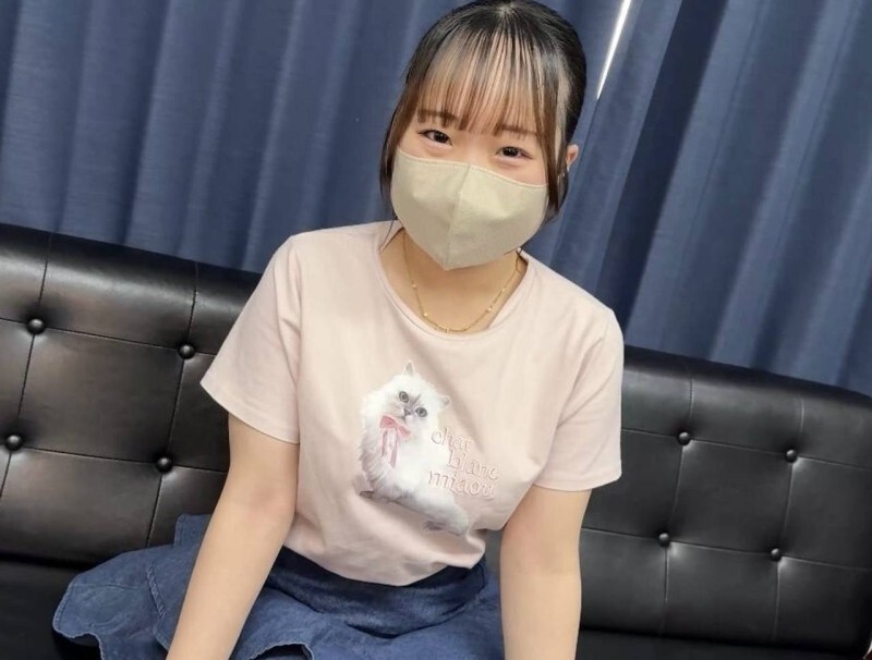 FC2-PPV-4751534 【纯素人初拍】经验不足的18岁少女，超可爱♡这颜值和F罩杯巨乳，简直让人无法抗拒！她被纯粹的插入和中出搞得晕头转向。附赠花絮