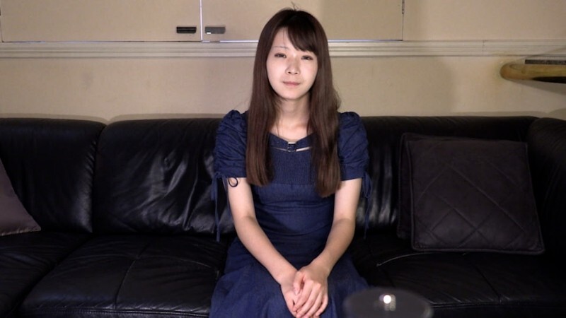 FC2-PPV-4766956 【素人初拍】Nodoka（18岁）160cm 43kg D罩杯，令人望而却步的花。她的乳头超级敏感，所以我把目光锁定在了她身上。她被玩弄的样子很可爱，所以我把一条中年男子刚脱下的内裤盖在了她的脸上。