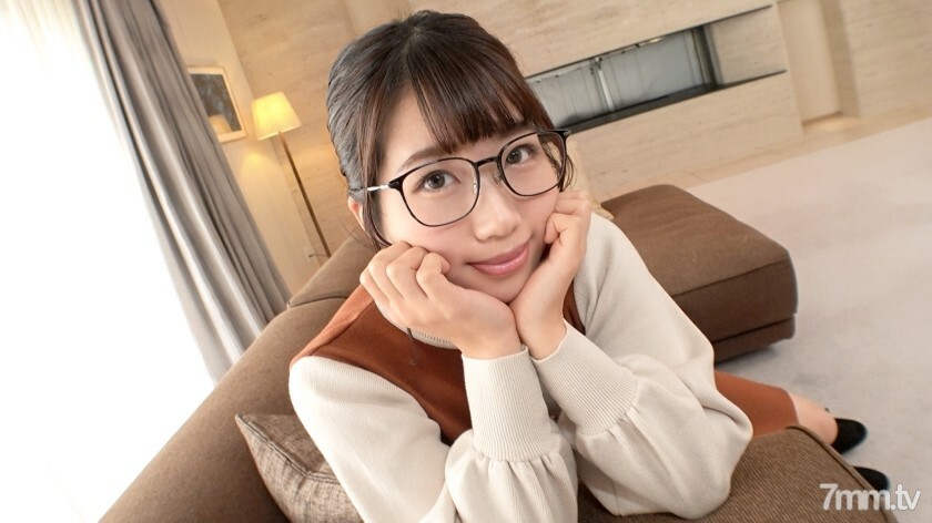 SIRO-4822 SIRO-4822 [第一枪] [眼镜女孩] [具有丰富粘性的口交] 一个看起来很认真并重复潮流的敏感，阴沉和淫荡的女孩的挖掘。被大量鸡巴刺穿突破极限的极湿的omako，不停地滴下爱汁..网络上的AV应用→AV体验拍摄1782